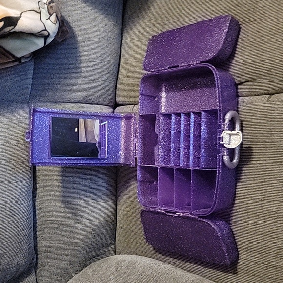 Caboodles liquid Metallics organizer vanity in sparkly purple - Picture 2 of 3